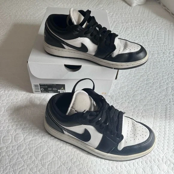 Nike Air Jordan 1 Low Panda White/Black-White Size 6 women’s - Picture 6 of 8